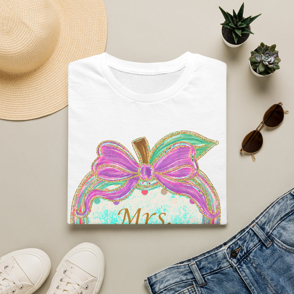 Teacher Apple T-Shirt — Personalized “Mrs. Regina” Back-to-School Gift